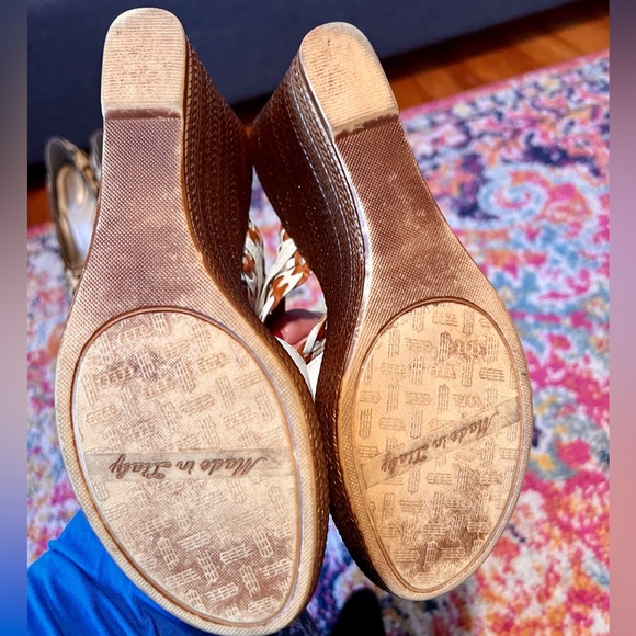 Two tone wedges - Picture 3 of 3